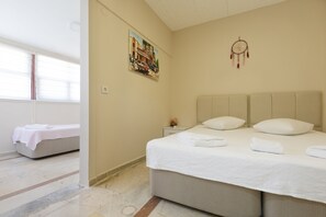 Quarto standard, 2 quartos, vista parcial para o mar | 1 quarto, roupas de cama premium, individualmente decorados