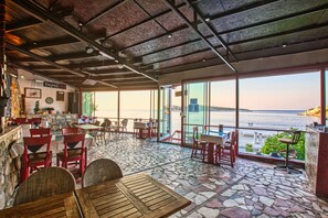 Breakfast, lunch, dinner served; Turkish cuisine - Hayalbaz Butik Otel (Karaburun)
