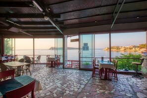 Breakfast, lunch, dinner served; Turkish cuisine - Hayalbaz Butik Otel (Karaburun)