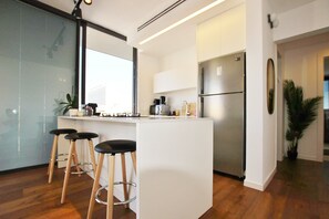 Appartement luxueux, Plusieurs lits | 2 chambres, rideaux d’obscurcissement, fer et planche à repasser