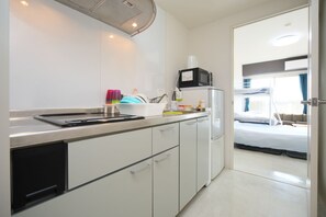 Fridge, microwave, stovetop, dishwasher