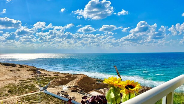 Exterior - Luxurious Sea View 3BR Pool Spa and Gym (Tel Aviv)
