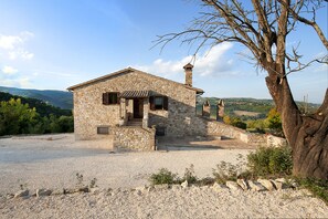 Front of property - Casale Le Orme (Todi)