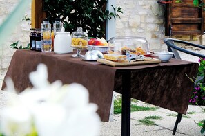 Front of property - Casale Le Orme (Todi)