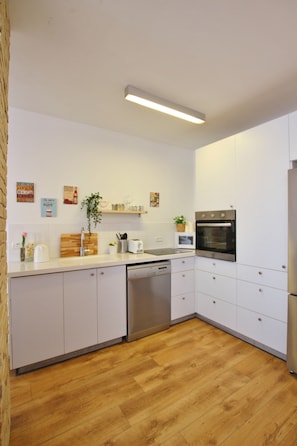Maison en rangée luxueuse, Plusieurs lits, non-fumeur | Cuisine privée | Réfrigérateur grande capacité avec congélateur, four à micro-ondes