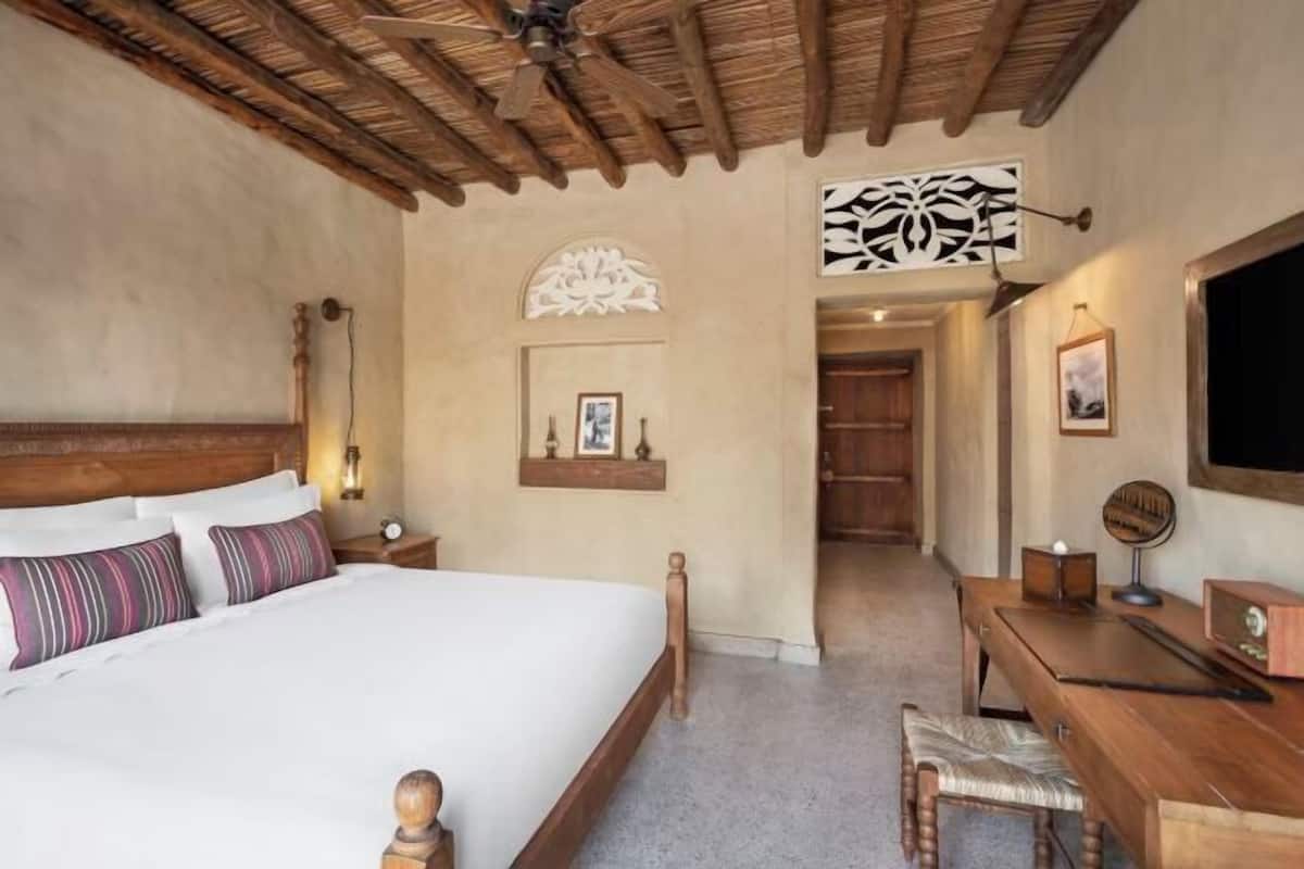 Egyptian cotton sheets, premium bedding, in-room safe