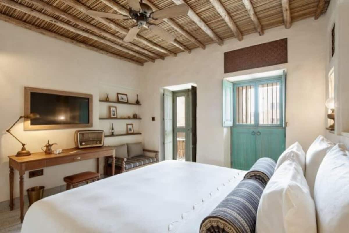 Egyptian cotton sheets, premium bedding, in-room safe