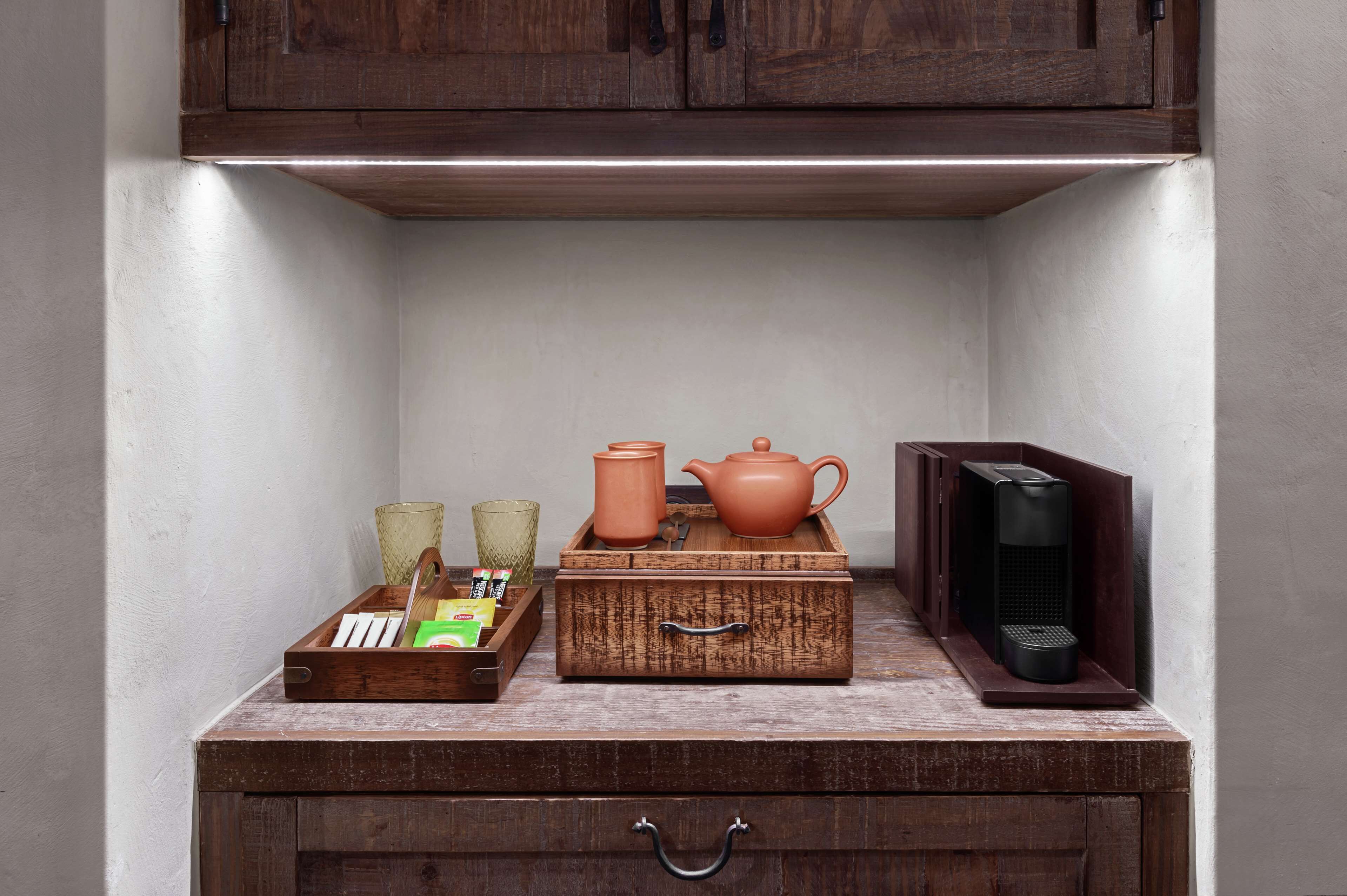 egyptian cotton sheets, premium bedding, in-room safe