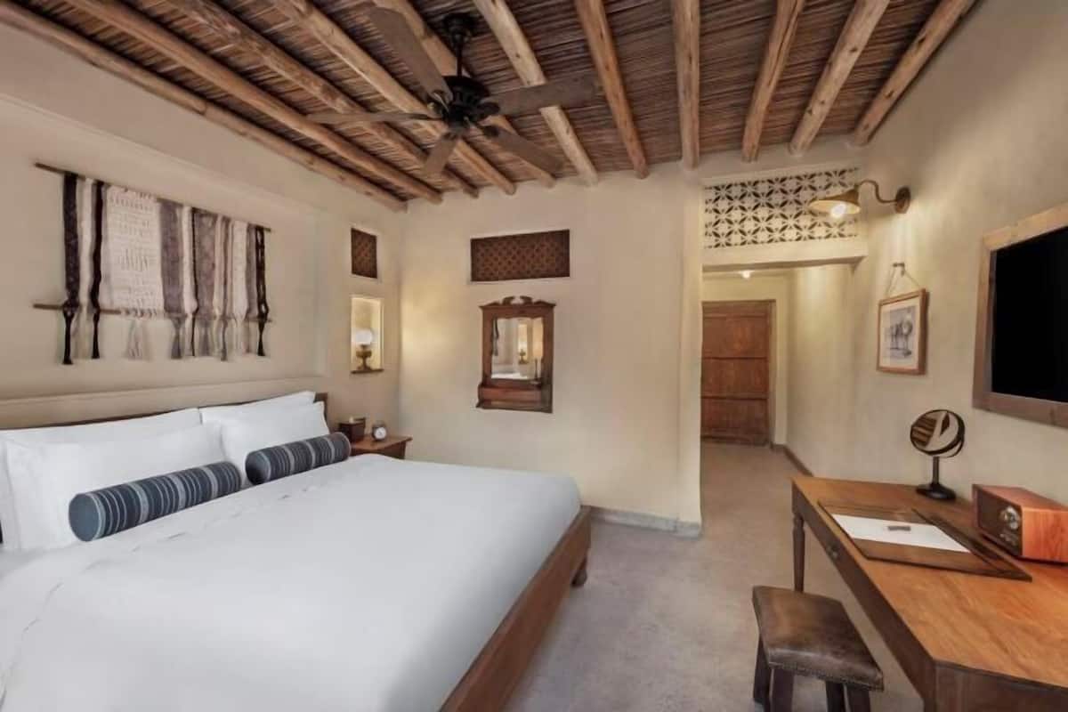Egyptian cotton sheets, premium bedding, in-room safe
