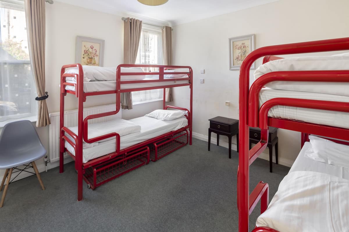 Soundproofing, free WiFi, bed sheets