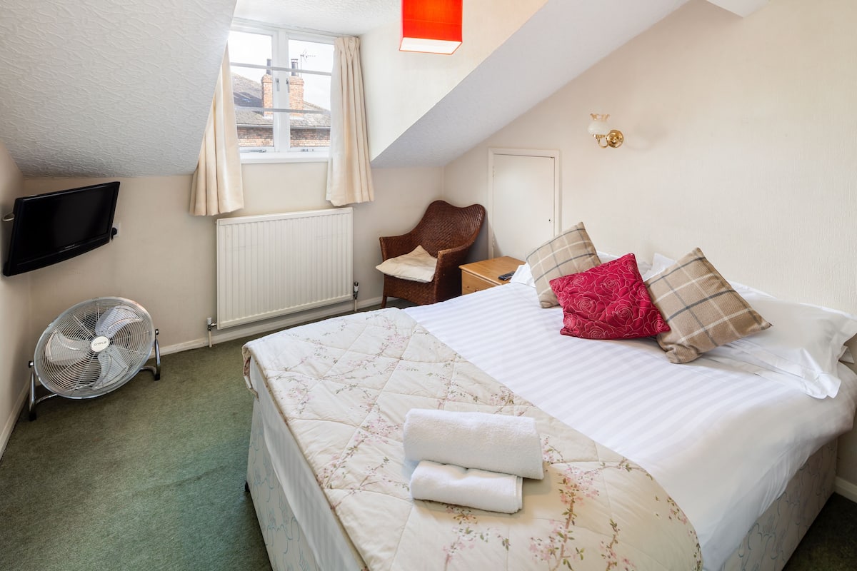 Double Room Private Ensuite | 隔音、免費 Wi-Fi、床單