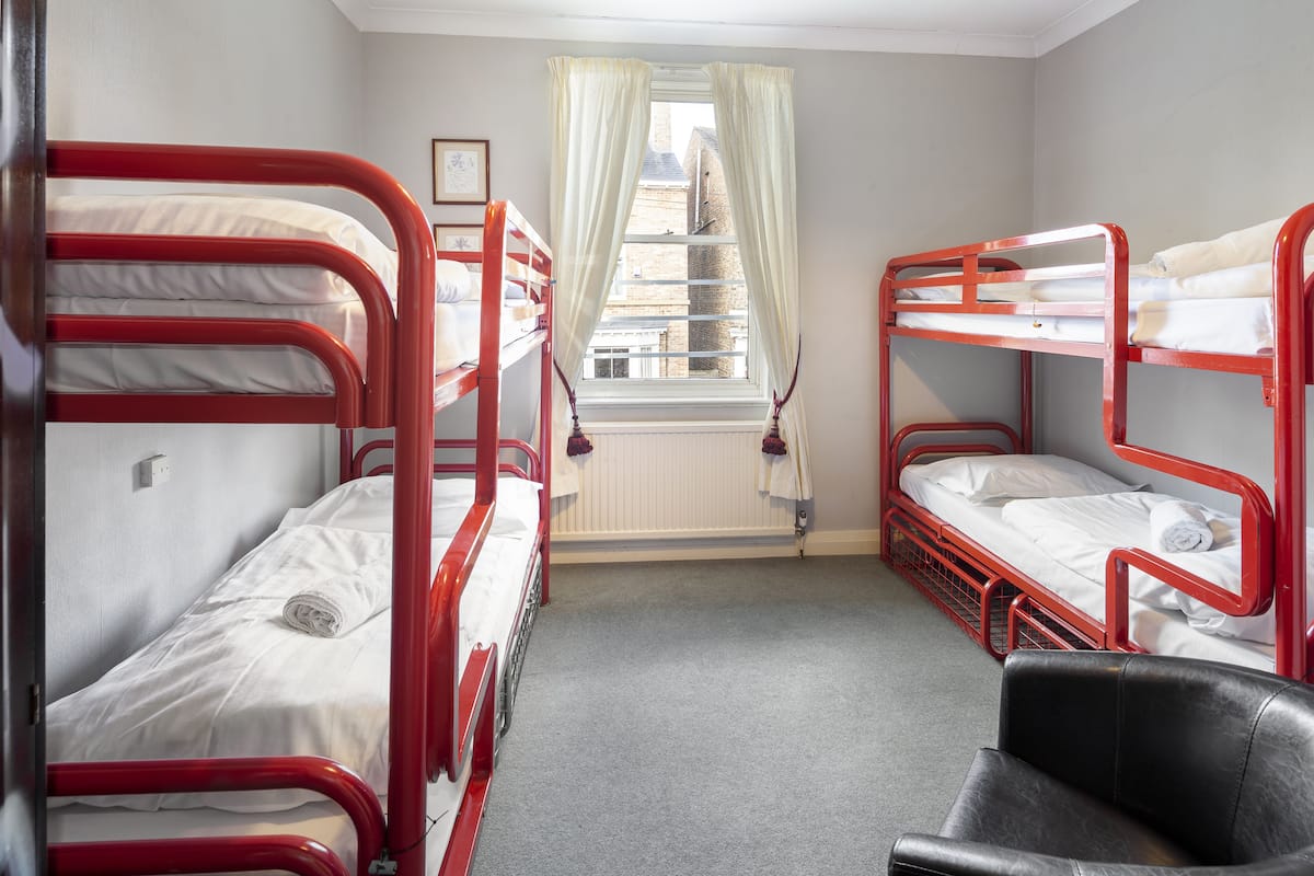 4-Bed Private Dormitory Room, Ensuite | 隔音、免費 Wi-Fi、床單