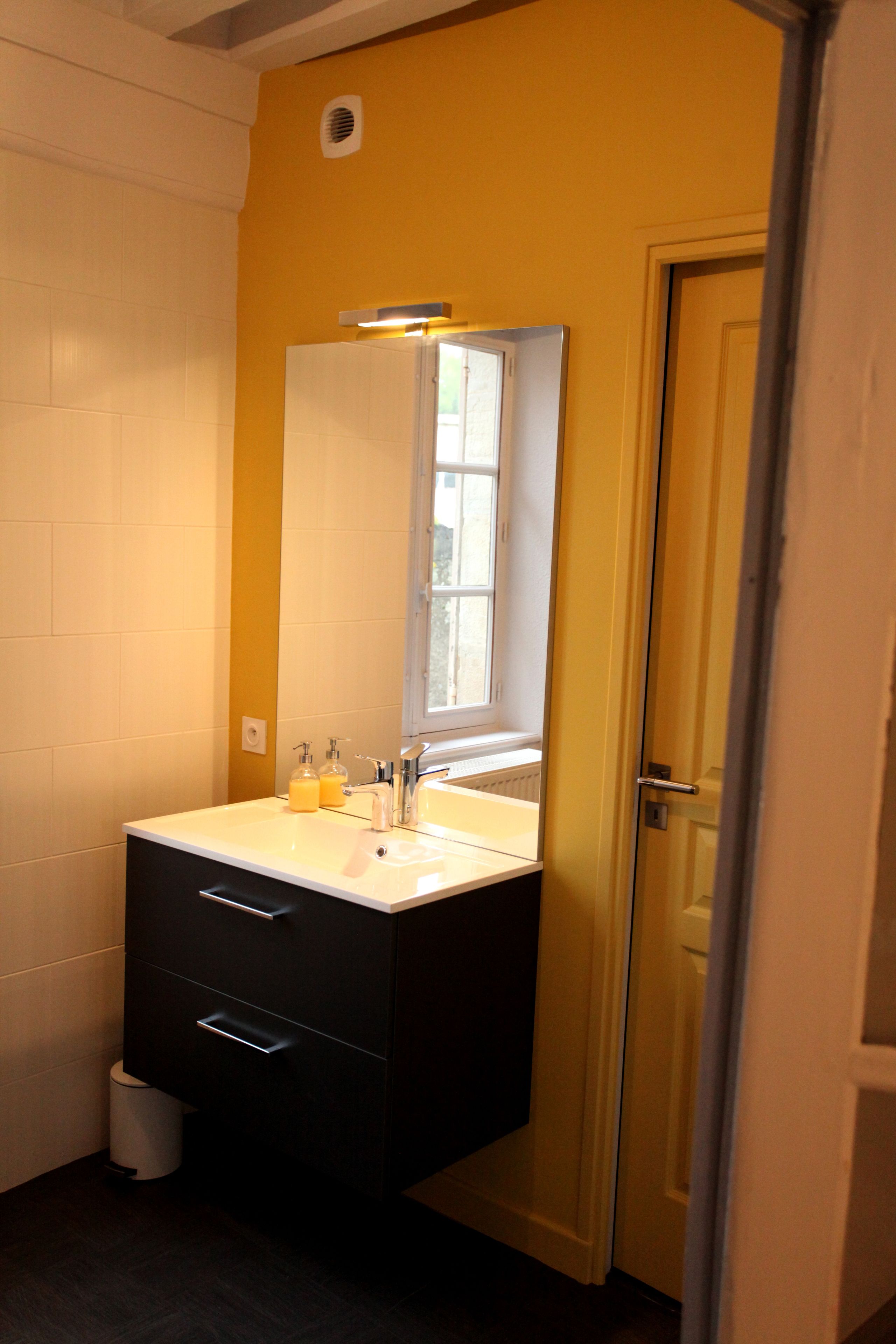 Kamer, 1 twee- of 2 eenpersoonsbedden (Vintage) | Badkamer met wastafel