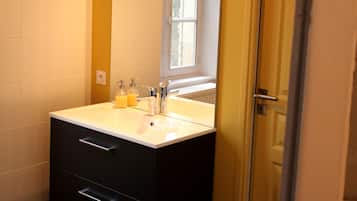 Double or Twin Room (Vintage) | Bathroom sink
