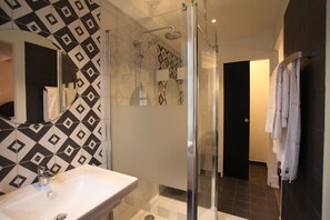 Double Room (Art Deco) | Bathroom | Hair dryer, bathrobes, towels - La Berjotine (Charolles)