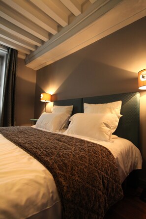 Double or Twin Room (Cosy) | Individually decorated, individually furnished, desk, soundproofing - La Berjotine (Charolles)