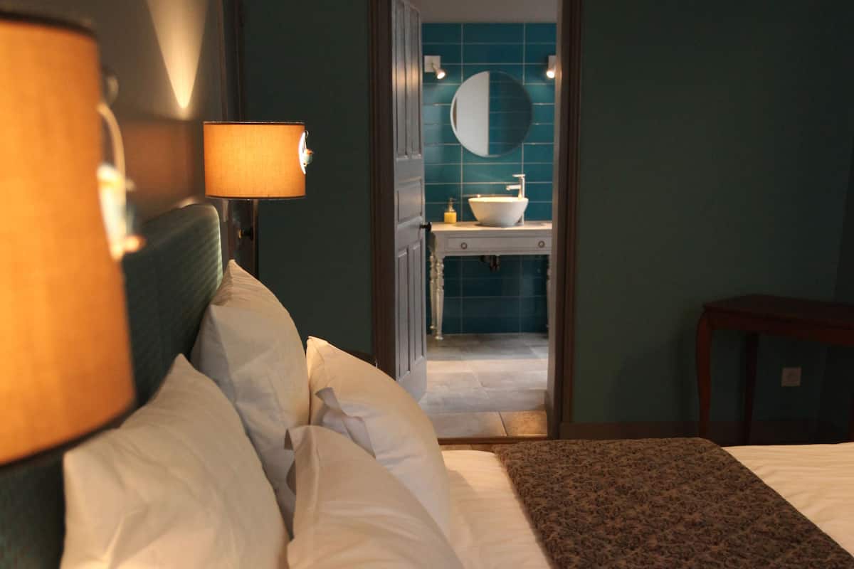 Double or Twin Room (Cosy) | Desk, soundproofing, cribs (free), rollaway beds (surcharge)