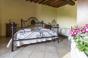 Apartamento (Via Buia,5) | Roupas de cama premium, cortinas blackout, Wi-Fi de cortesia