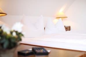 Iron/ironing board, rollaway beds, free WiFi, bed sheets - Landhotel Reiterhof Schumann (Triptis)
