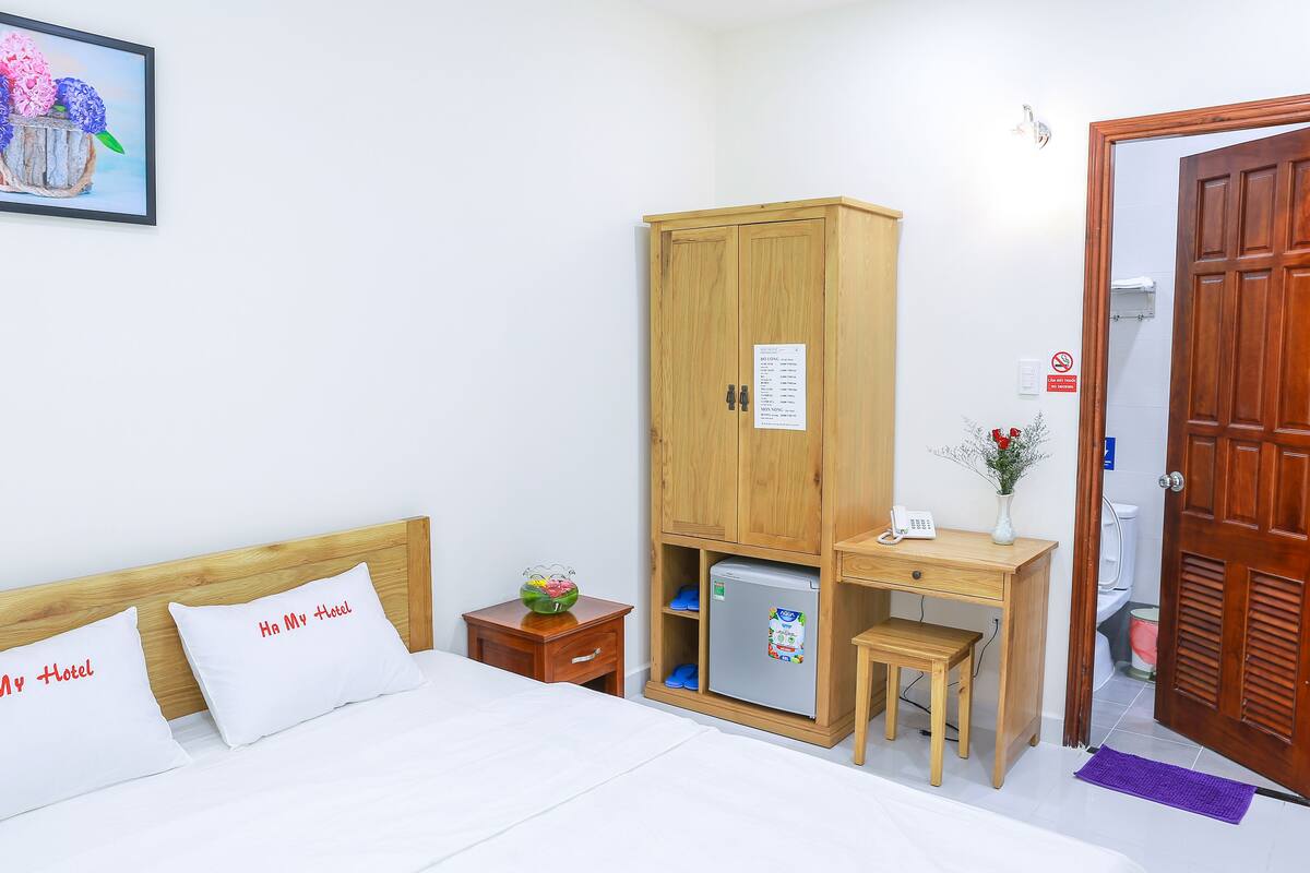 Minibar, két bảo mật tại phòng, bàn, màn/rèm cản sáng