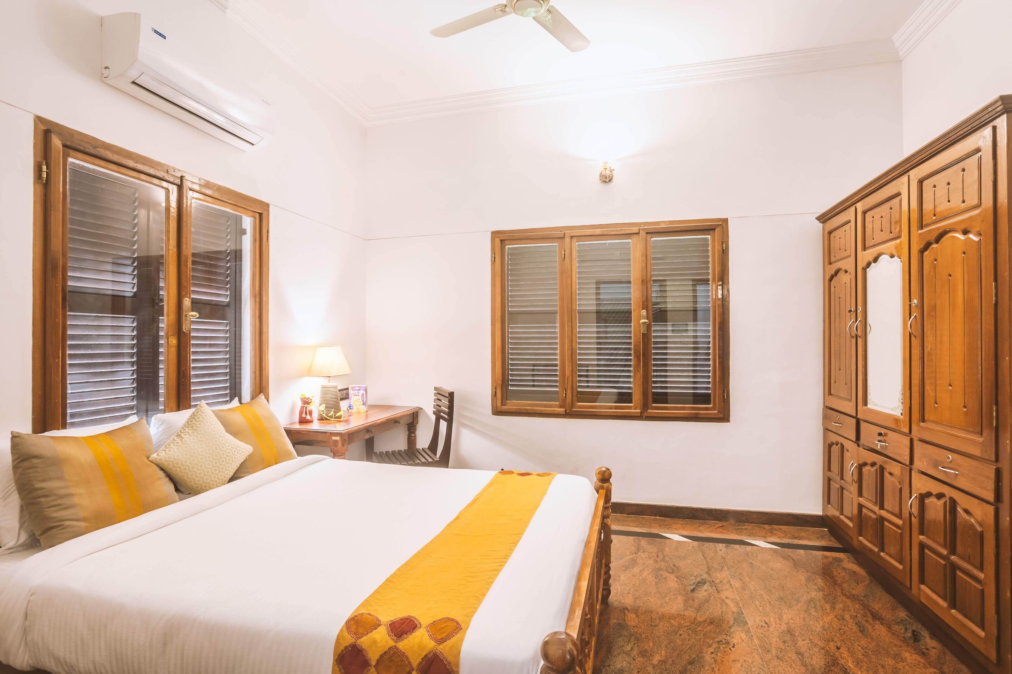 egyptian cotton sheets, premium bedding, memory-foam beds, in-room safe