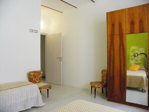 تجهيزات عازلة للصوت وأسرّة قابلة للطي وواي فاي مجانًا وملاءات أسرّة