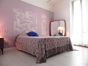 Habitació doble o amb dos llits individuals | Habitacions insonoritzades, llits addicionals i wifi gratuïta 