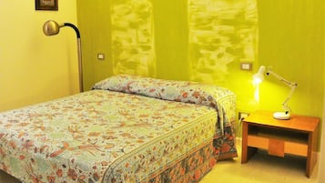 Schallisolierte Zimmer, Zustellbetten, kostenloses WLAN, Bettwäsche