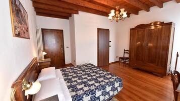 Kamar Double Comfort, 1 Tempat Tidur Queen | Minibar, meja kerja, kedap suara, dan tempat tidur lipat/tambahan