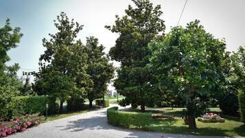 Pintu masuk properti