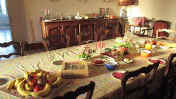 Free daily continental breakfast