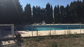 Kolam renang outdoor