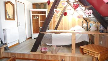 Room (Marie Aline) | 1 bedroom, premium bedding, individually decorated