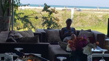 Family Villa | Living room | Plasma TV