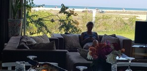 Familienvilla | Wohnzimmer | Plasmafernseher