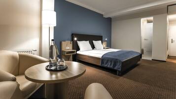 Comfort-Doppelzimmer | Schreibtisch, laptopgeeigneter Arbeitsplatz, schallisolierte Zimmer