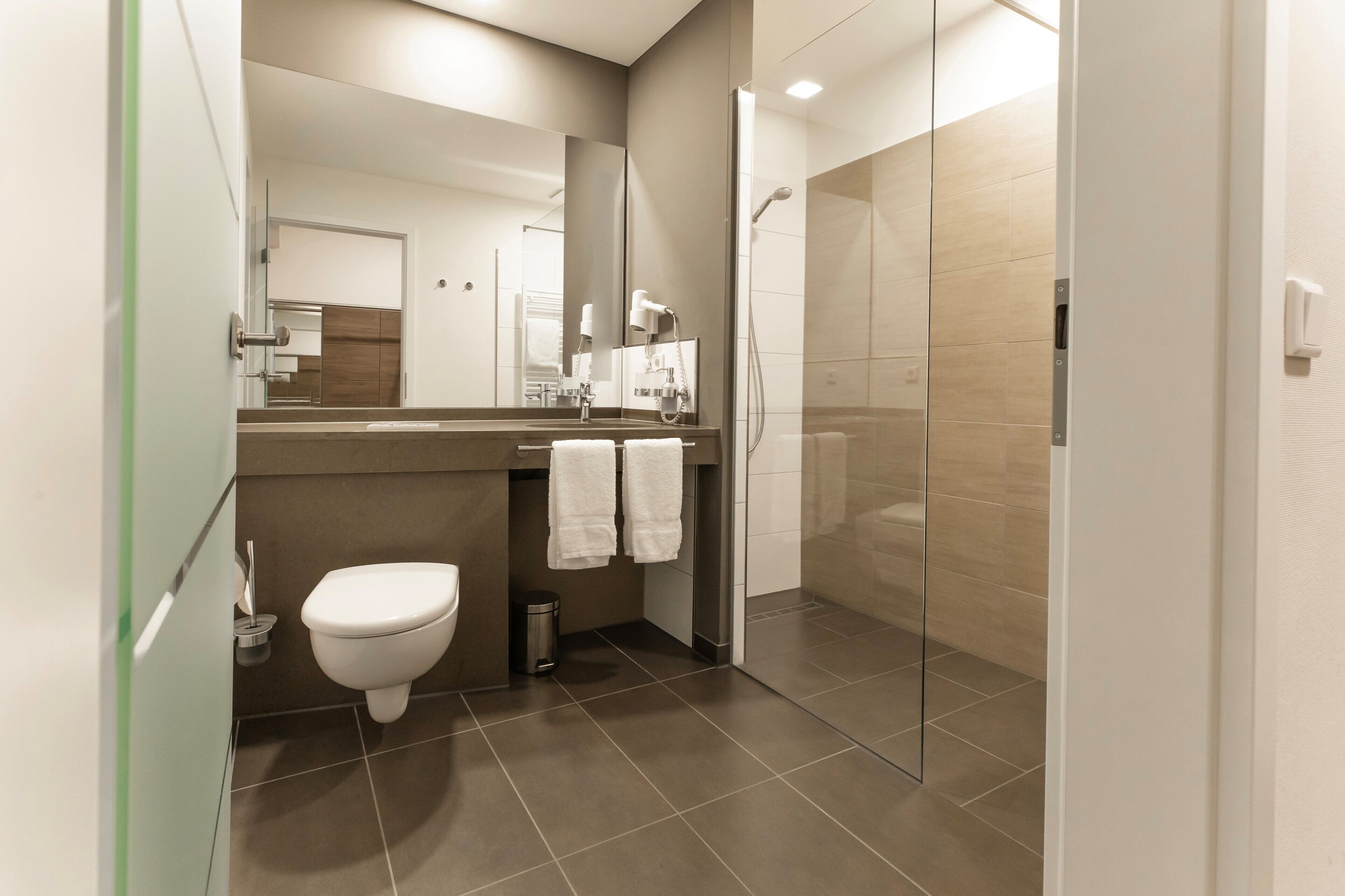 Premium-Doppelzimmer (small) | Badezimmer | Kostenlose Toilettenartikel, Haartrockner, Handtücher