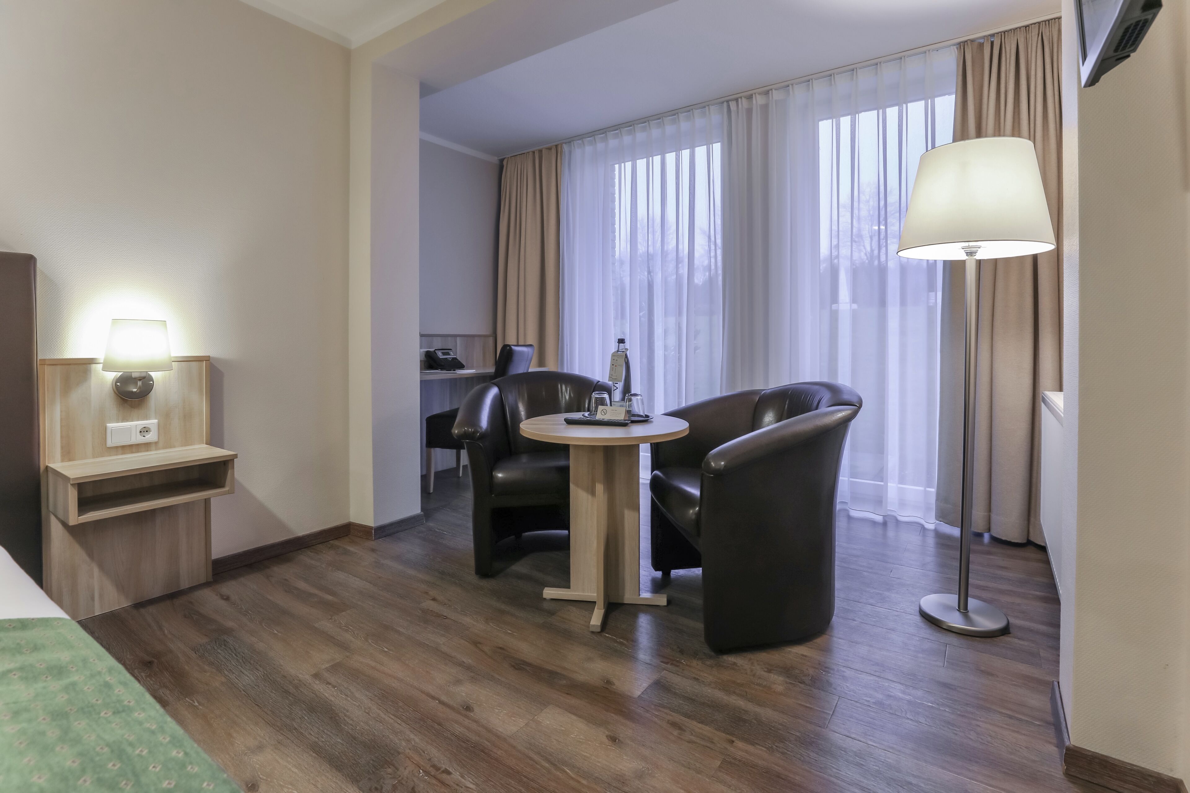 standard double room (small) | living area | flat-screen tv