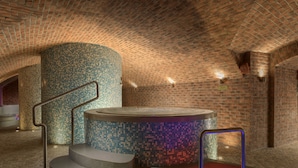 Bathtub spa indoor