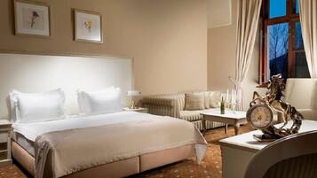 Deluxe Double Room | Minibar, in-room safe, desk, soundproofing
