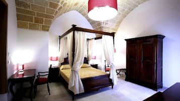 Premium bedding, in-room safe, free WiFi, bed sheets