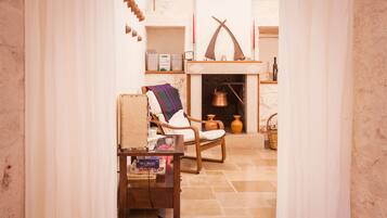 Apartment | Living room | Fireplace, MP3 dock