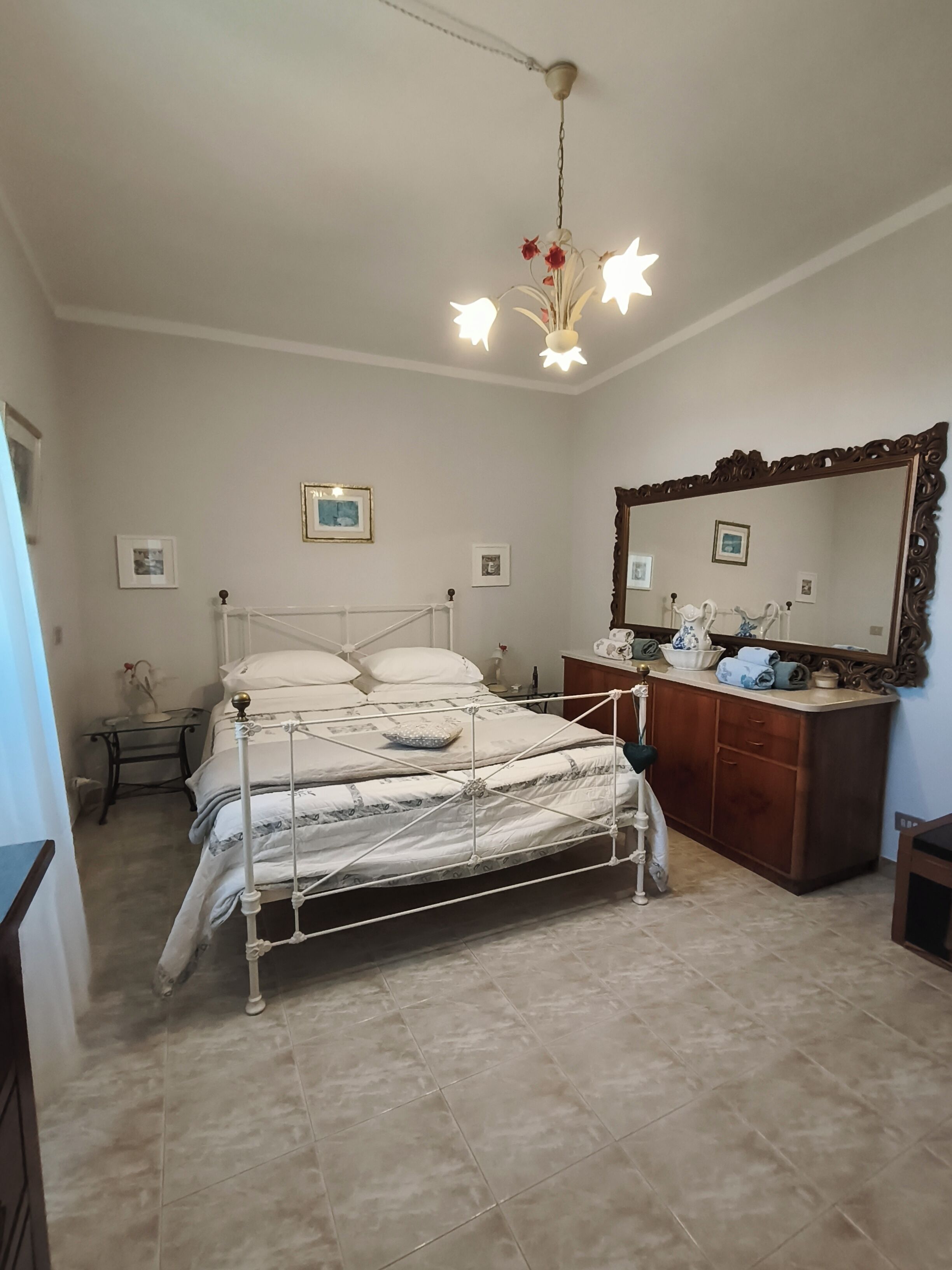 Egyptian cotton sheets, premium bedding, soundproofing