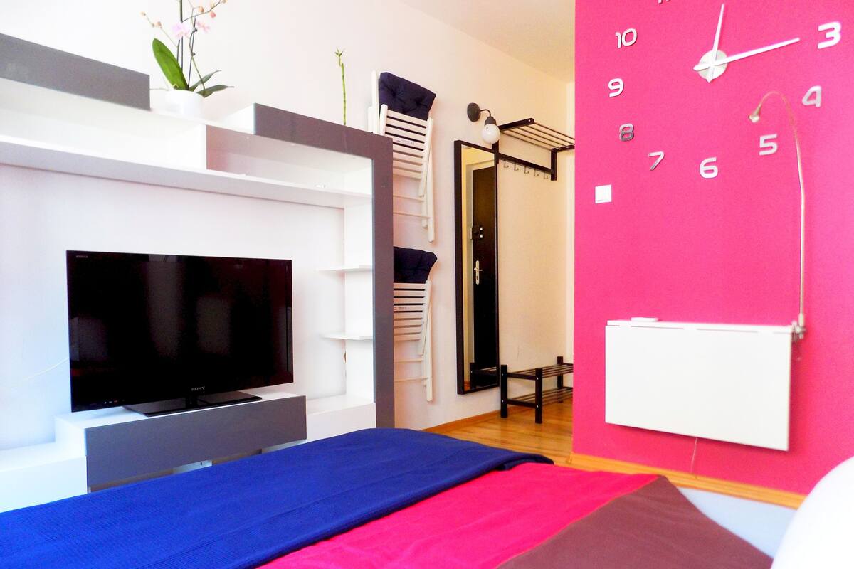 Studio (Stu6 Szewska 22/23) | Hypo-allergenic bedding available, desk, laptop workspace