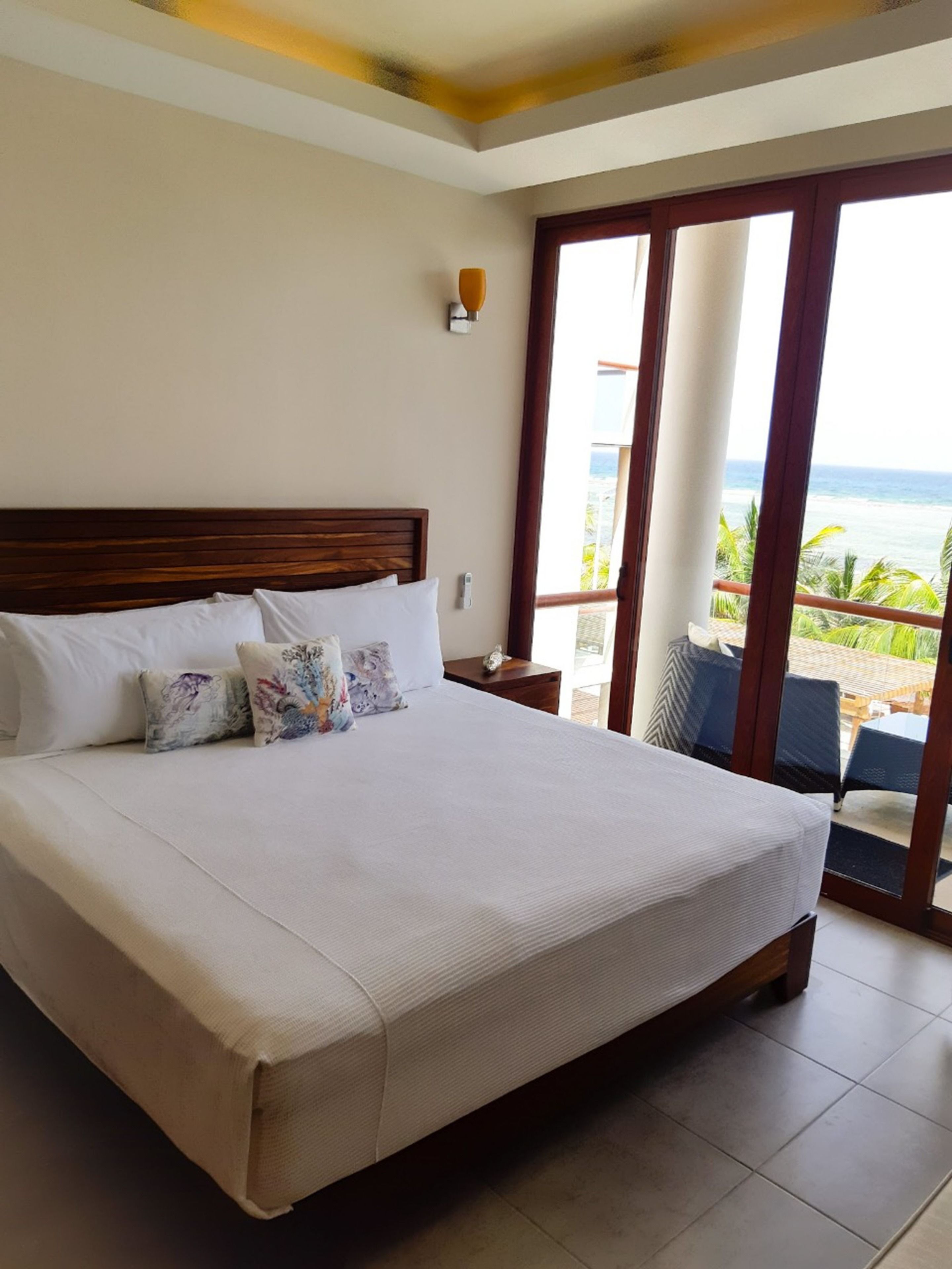 Căn hộ Exclusive | Két bảo mật tại phòng, trang bị nội thất với thiết kế riêng biệt 