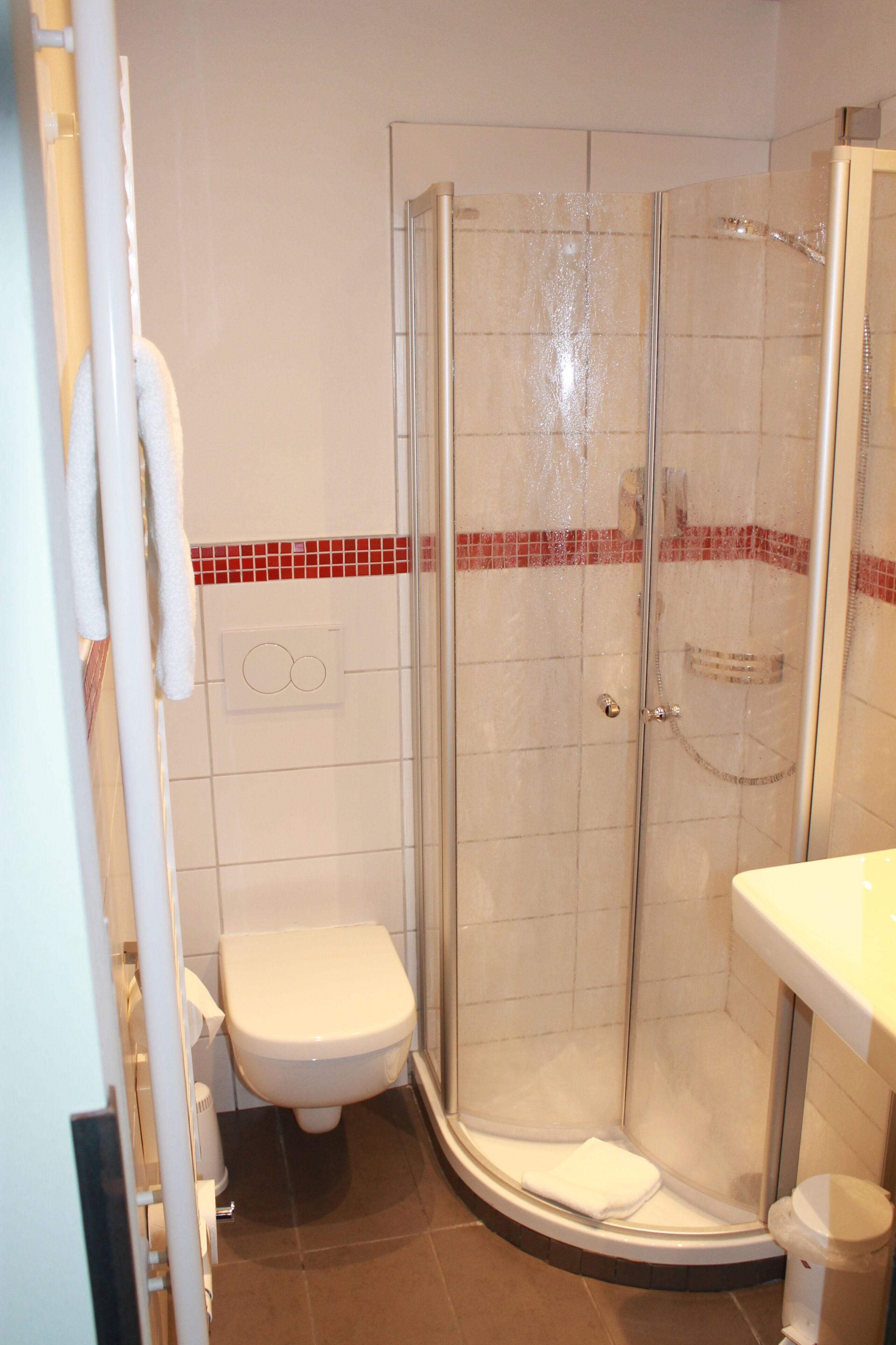 Basic-Doppelzimmer, Hügelblick | Badezimmer