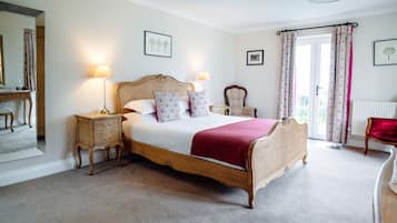 Deluxe Room, 1 King Bed | Premium bedding, iron/ironing board, free WiFi, bed sheets