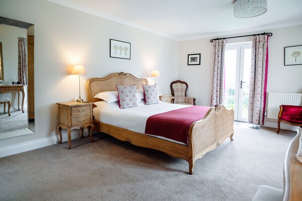 Deluxe Room, 1 King Bed