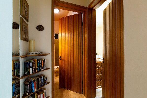 Condo, 1 grand lit, non-fumeur | 1 chambre, coffre-fort, lit de bébé (gratuit), lit d’appoint (gratuit)