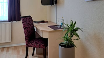 Einzelzimmer | Schreibtisch, Bügeleisen/Bügelbrett, Babybetten, Zustellbetten